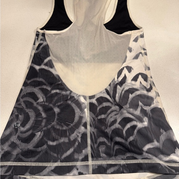 Lululemon Patterned Women's Tank Top - Picture 2 of 3